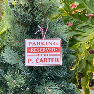 Ornamento personalizzabile per il cartello di parcheggio del campus degli Avengers - P. Carter