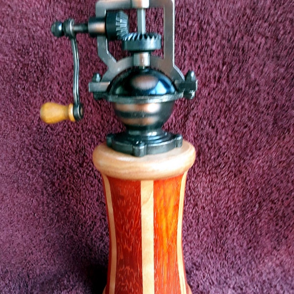 Antique style peppermill