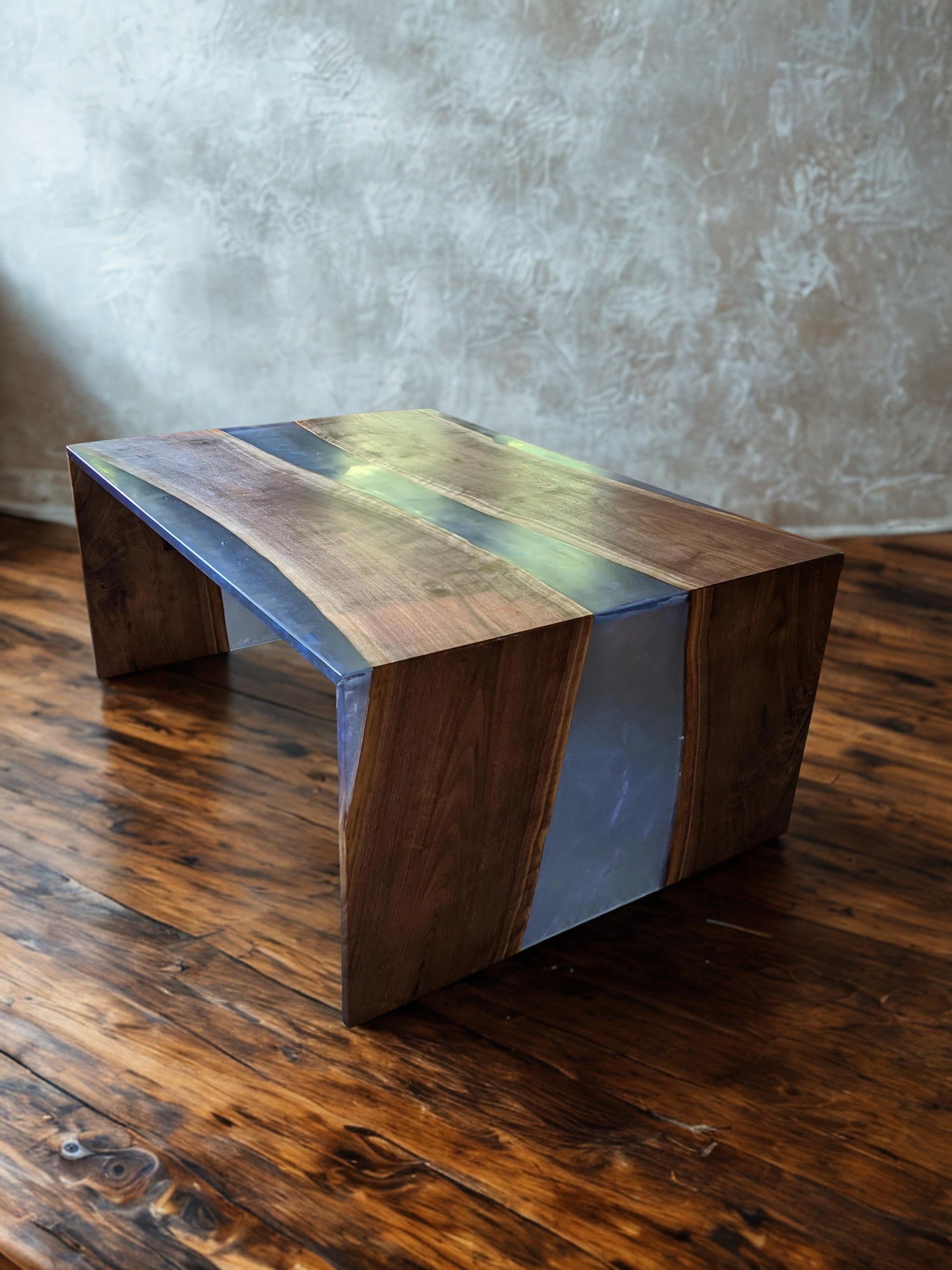 波型エッジデザインの小型テーブル LOW / SIDE TABLES ローテーブル/サイドテーブル