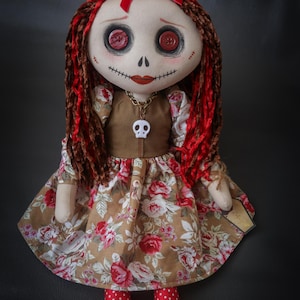 不気味な縫いぐるみ人形 ロバート・ザ・ドール 不気味だけど可愛い