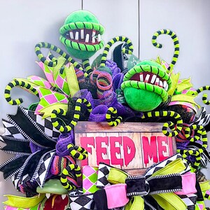 Carnivorous Plant Halloween Wreath: Spooky Meat-Eating Door Decor