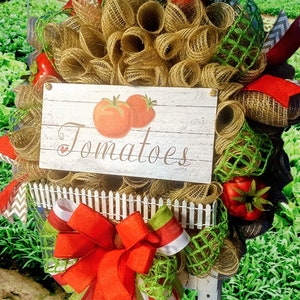 Tomato wreath,Vegetable Gardner Decor, Farmhouse Door Decor, Tomato Garden Summer Wreath,Vegetable Wall Decor, Wooden Tomato Sign Wreath. image 3