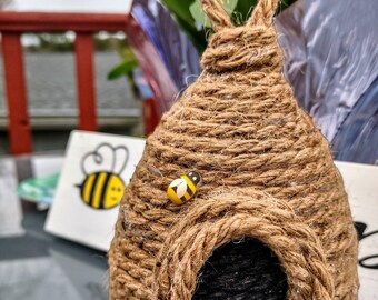 Bumble Bee Hive,Bee hive Wreath Attachment,Jute Bee Hive Decor,Bee Hive for Wreaths,Swag Attachment, Display Bee Hive for Tier Tray, Supply.