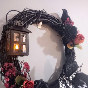 Gothic Black Raven Halloween Wreath, Spooky Grapevine Floral Decor for Front Door.
