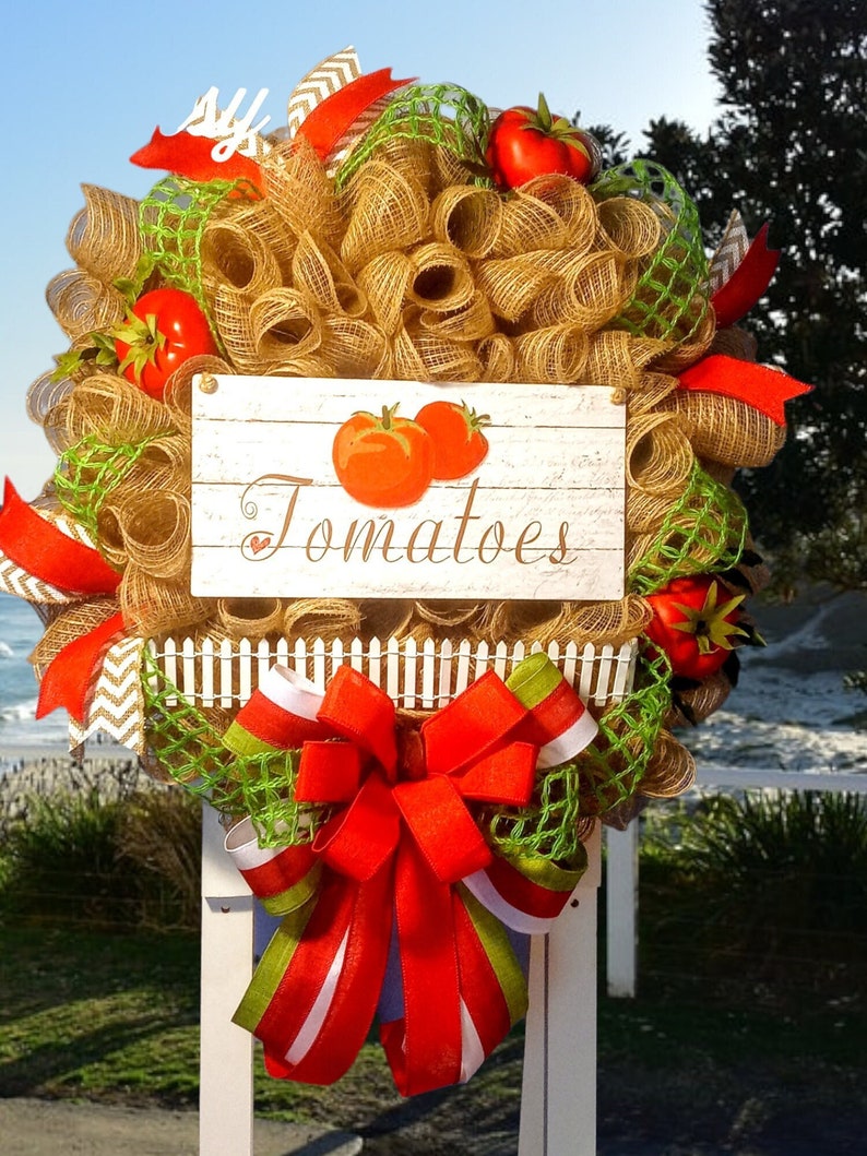 Tomato wreath,Vegetable Gardner Decor, Farmhouse Door Decor, Tomato Garden Summer Wreath,Vegetable Wall Decor, Wooden Tomato Sign Wreath. image 4