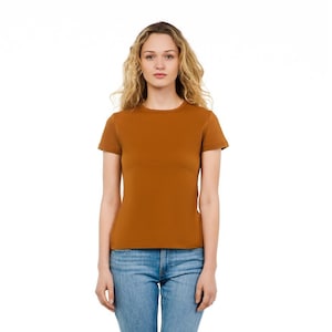 Women&#39;s Organic Cotton Crew Neck Tee Shirt in Rust