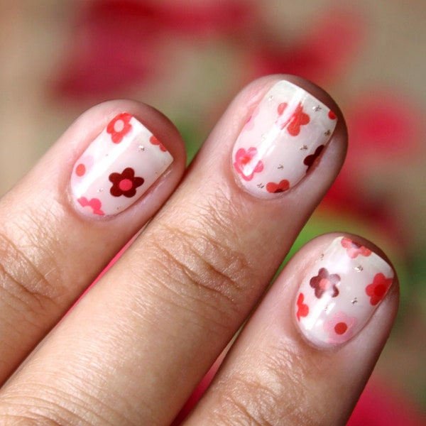Retro Daisy Semicured Gel Nail Wraps | Red Groovy Flowers Over Clear Gel Nail Wraps | Floral Nail Art | Floral Nail Wraps