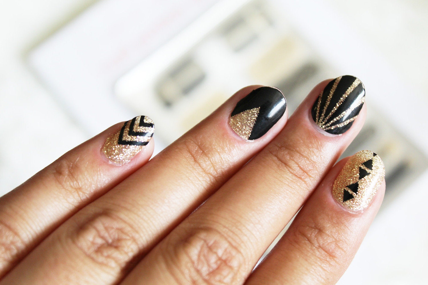 So obsessed with these art deco nails by @sohotrightnail ✨ #NailInspo | Art  deco nails, Gold nail art, Trendy nail art designs