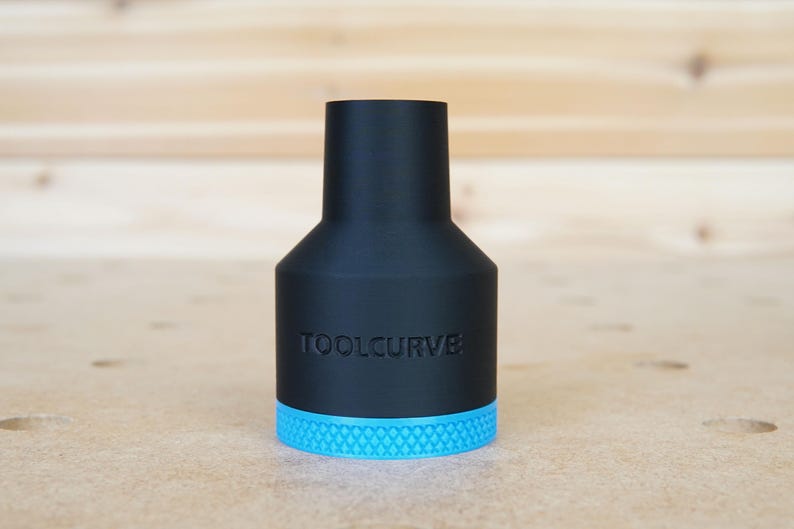 Pode incluir: Adaptador de ferramenta preto e azul com o texto "TOOLCURVE" impresso no lado.