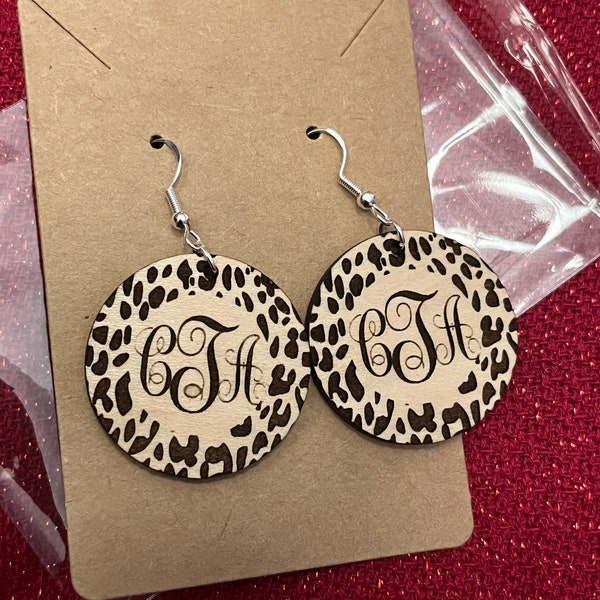 MONOGRAMMED ENGRAVED EARRINGS/Custom Monogram Wood Earrings/Engraved Wood Earrings/Monogram Earrings/Gift for Mom/Gift for Daughter