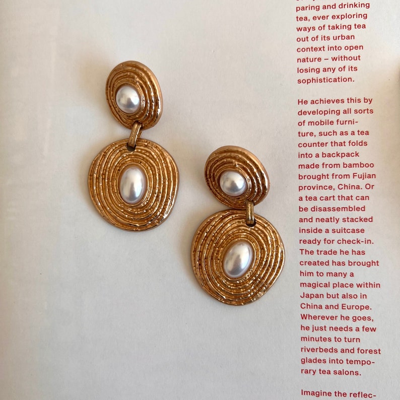 Golden hoop in pearl, Morden design earrings, Vintage design, 18k Gold Twist Earrings, Croissant Hoops, French Hoops image 1