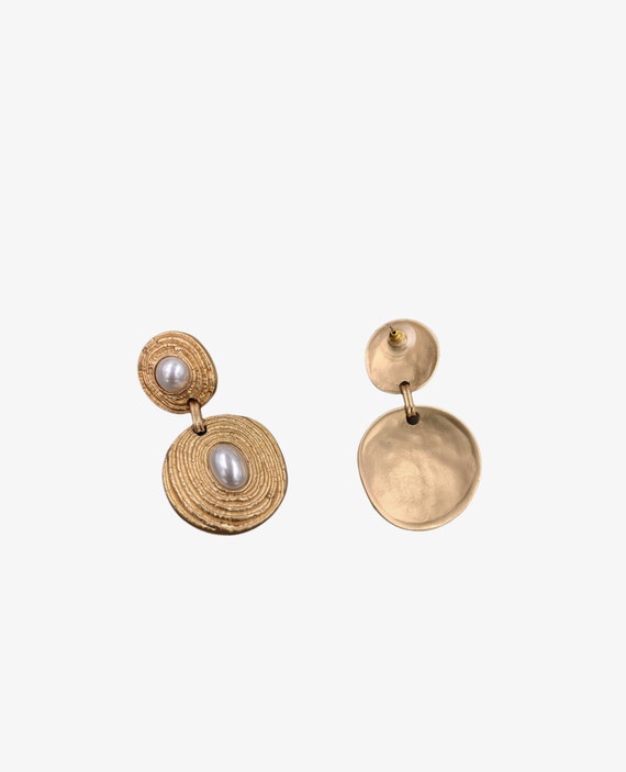 Golden hoop in pearl, Morden design earrings, Vin… - image 5