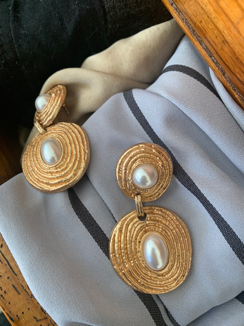 Golden hoop in pearl, Morden design earrings, Vintage design, 18k Gold Twist Earrings, Croissant Hoops, French Hoops image 9