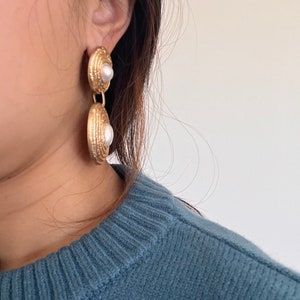 Golden hoop in pearl, Morden design earrings, Vintage design, 18k Gold Twist Earrings, Croissant Hoops, French Hoops image 6