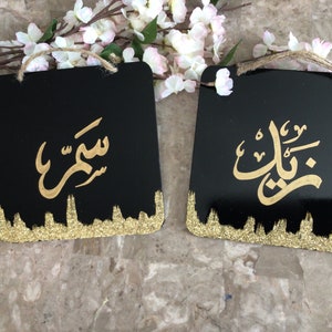 Handbemalte arabische Namen in Schwarz und Gold