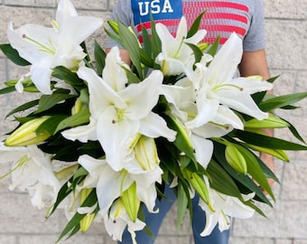 20 XL Fresh White Oriental Lily's -  Fragrant White Stargazers -  Bulk Wedding Flowers - Wholesale Flowers