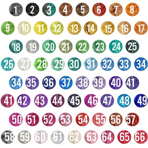 Puede incluir: Una tabla de 66 muestras de pintura redondas y coloridas, numeradas del 1 al 66. Las muestras de pintura est&aacute;n dispuestas en filas de 8 o 9.