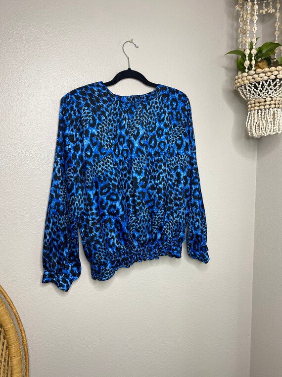 80s Vintage Blue Leopard Silky Top - image 4