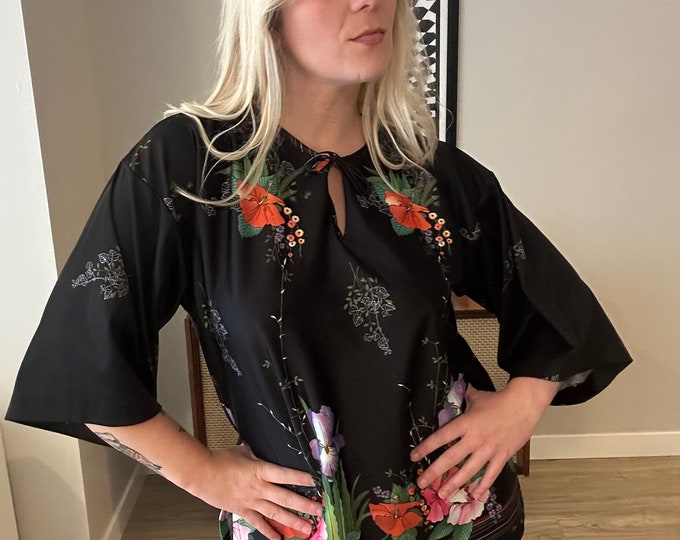 GG4060 Black Vintage Floral Top