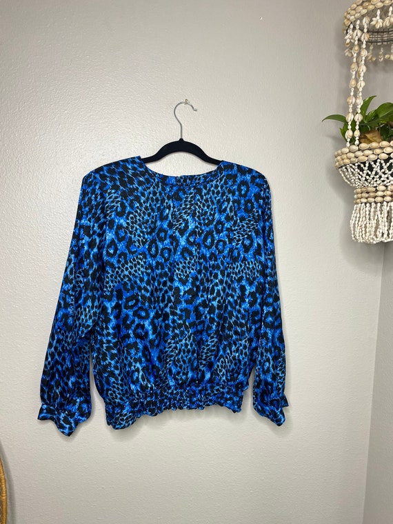 80s Vintage Blue Leopard Silky Top - image 3