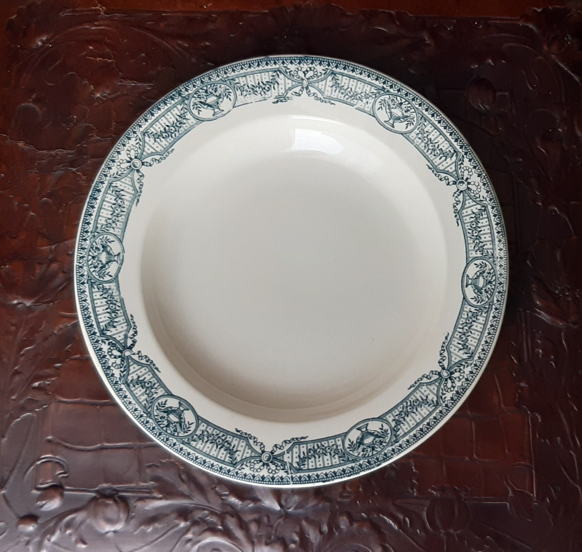 2 Assiettes Creuses Anciennes Terre de Fer Salins, France