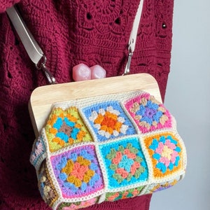 Crochet pink beads wooden kiss lock clutch, wooden frame colorful granny square pouch, detachable adjustable strap, lined everyday purse