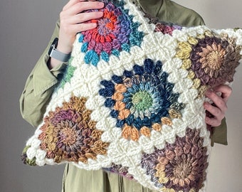 Crochet retro cushion case, Decorative wool throw pillow, Starburst granny square pillow sham, Tie-dye handmade pillow, Vintage style pillow