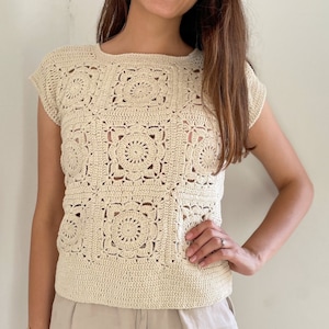 Chaleco de suéter de crochet color piedra, suéter floral sin mangas con cuadros de abuela, top de algodón suave color arena bohemio, suéter bohemio chic con estampado de sauce