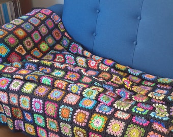 Crochet Daisy Granny Square Blanket, Retro Floral Afghan, Couch Throw