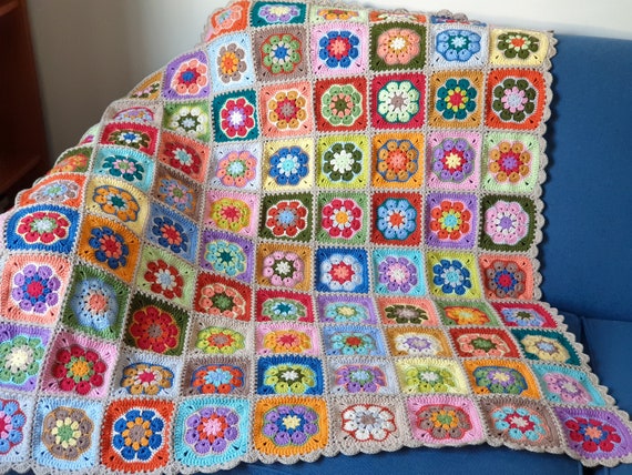 African Flower Crochet Blanket, Vintage Style Scallop Trim Throw