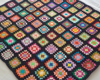 Couverture de réception de 31 x 35 pouces, afghane pour canapé, afghan de Roseanne, couverture carrée de grand-mère, couverture de télévision rétro, cadeau fait maison pour tout-petit