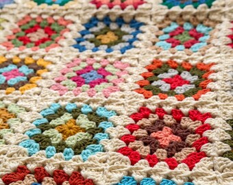 かぎ針編みのおばあちゃんスクエアアフガン、カラフルなコットンスロー