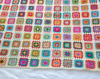 かぎ針編みのおばあちゃんスクエアアフガン、カラフルなコットンスロー