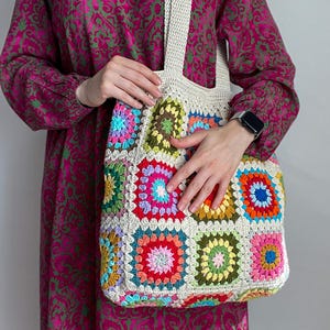 Crochet XL tote bag, Granny square shoulder bag, Cotton lined large tote bag, Retro floral shoulder bag, Boho purse, Gift for girlfried