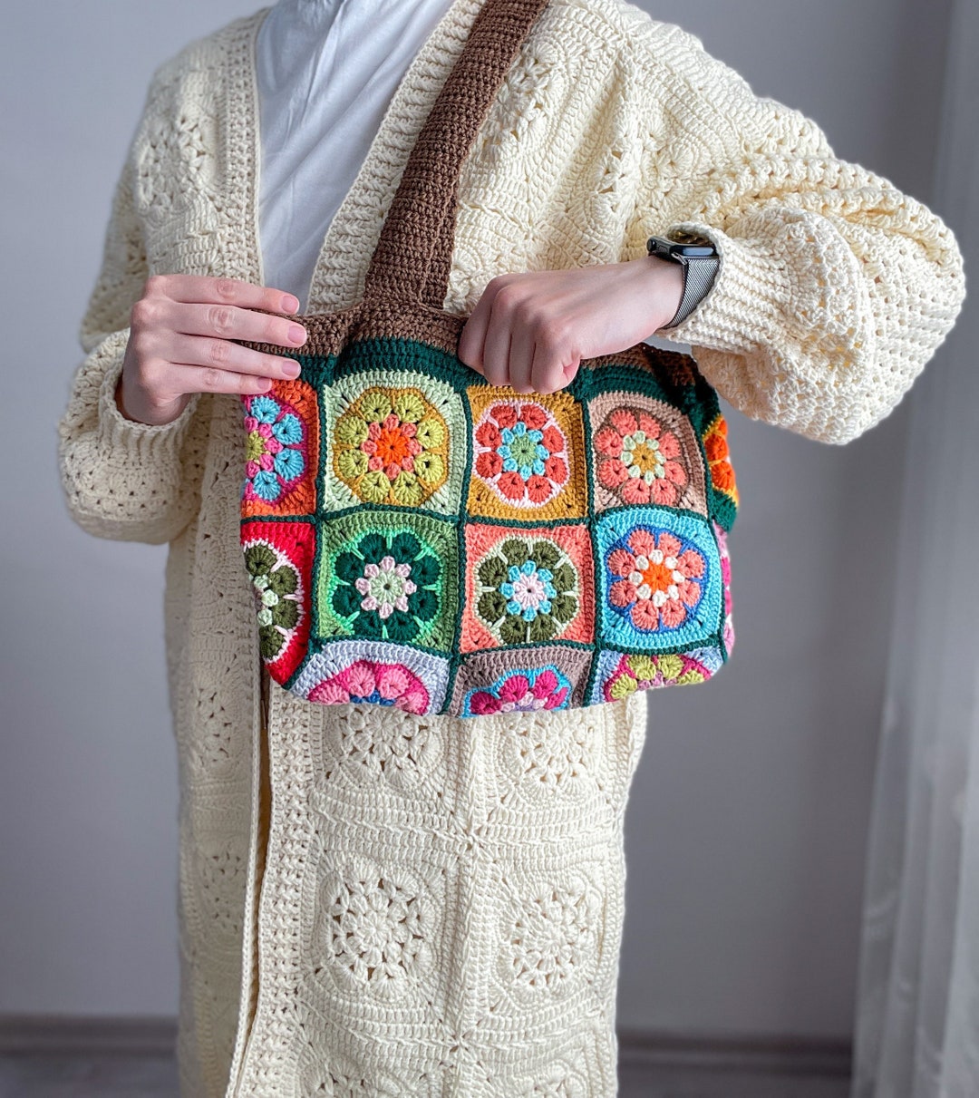 アフリカンフラワー かえる ショルダー ブラウンベースのカラフルなアフリカンフラワーショルダーバッグ