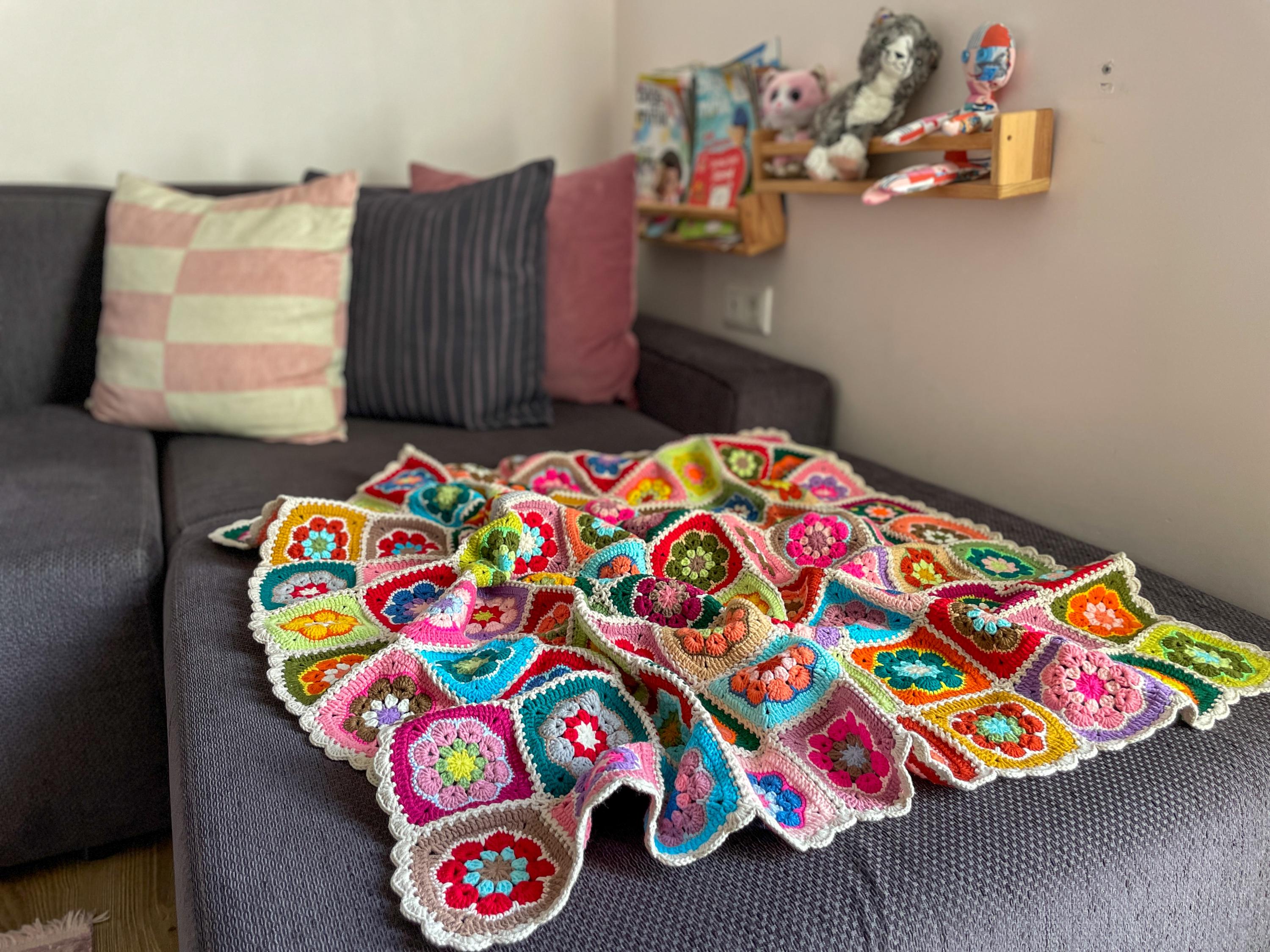 アフリカンフラワーモチーフのベッドスロー Crochet African Flower Blanket, Vintage Style Boho Decorative