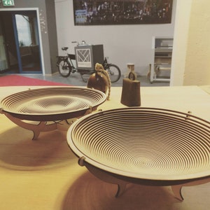 Laser cut, shape-conforming spiral bowls