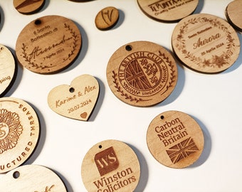 Étiquettes en bois personnalisées personnalisées, nom personnalisé - étiquettes en bois avec logo, étiquette gravée personnalisée artisanale en bois, étiquettes cadeaux en bois gravées, sur commande