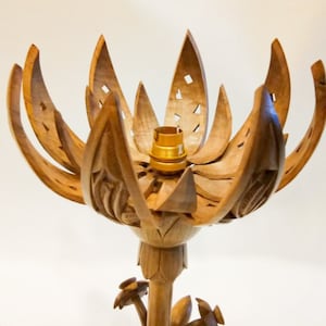 Massief walnotenhouten lotuslamp - houten handgesneden lotusbloemlamp - verstelbare decoratieve Indiase vintage lotusbloemlamp