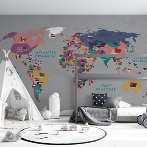 Mapa-múndi temático de bandeiras de países, feito sob medida para quartos infantis. Adesivo de parede removível com design escandinavo minimalista