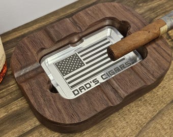 Bandeja para puros con bandera estadounidense en aluminio y madera de nogal grabada, regalo para él, cenicero para puros, regalo para hombres, regalo para papá