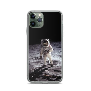 Cool Nasa Astronaut On The Moon Apollo Artemis Case iPhone SE (2020) / 7 / 8 / XS / XR / 11 / 11 Pro / 12 / 12Pro Case