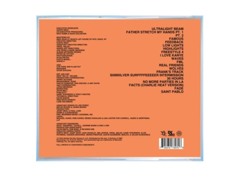 Puede incluir: Una caja de CD con fondo naranja y texto blanco. El texto incluye t&iacute;tulos de canciones como "Ultralight Beam" y "Famous". La caja tambi&eacute;n enumera cr&eacute;ditos y un c&oacute;digo de barras.