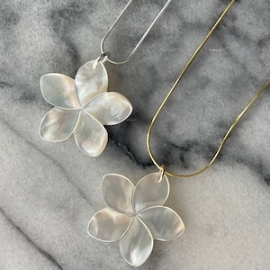 Hawaiian White Plumeria Mother of Pearl 925 Sterling Silver Necklace