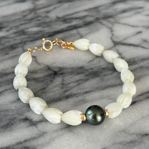 Ali'i Pikake bracelet Tahitian Pearl & in Gold or Silver