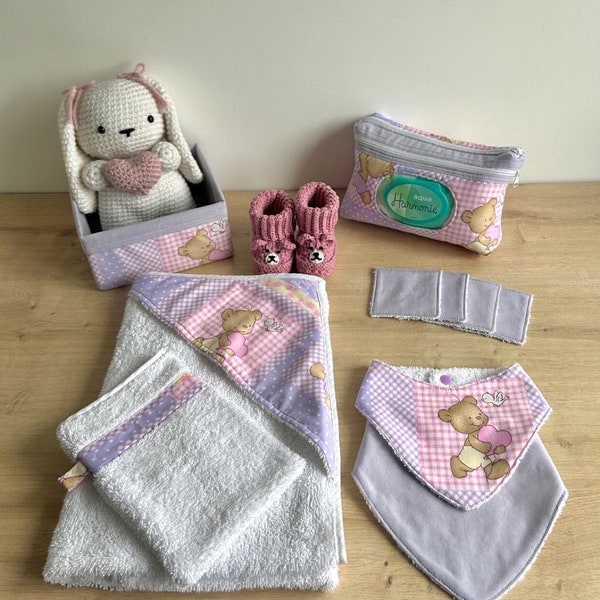 Coffret naissance personnalisé, Cadeau naissance personnalisé, Cadeau bébé, Chaussures bébé, Panier en tissu, Peluche lapin crochet