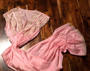 Camisón vintage de seda rosa de los años 60 y 70 de No Brand con detalle de encaje floral blanco, talla mediana (M)