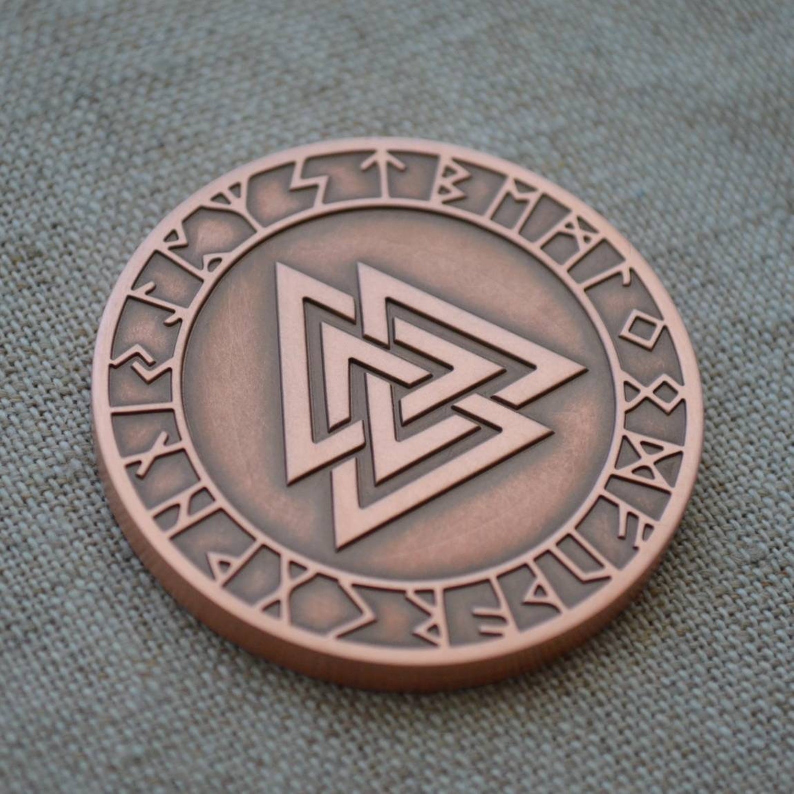 Custom Wikinger Kupfer Münze. Valknut Wikinger Symbol Etsy Custom Wikinger Kupfer Münze. Valknut Wikinger Symbol Etsy