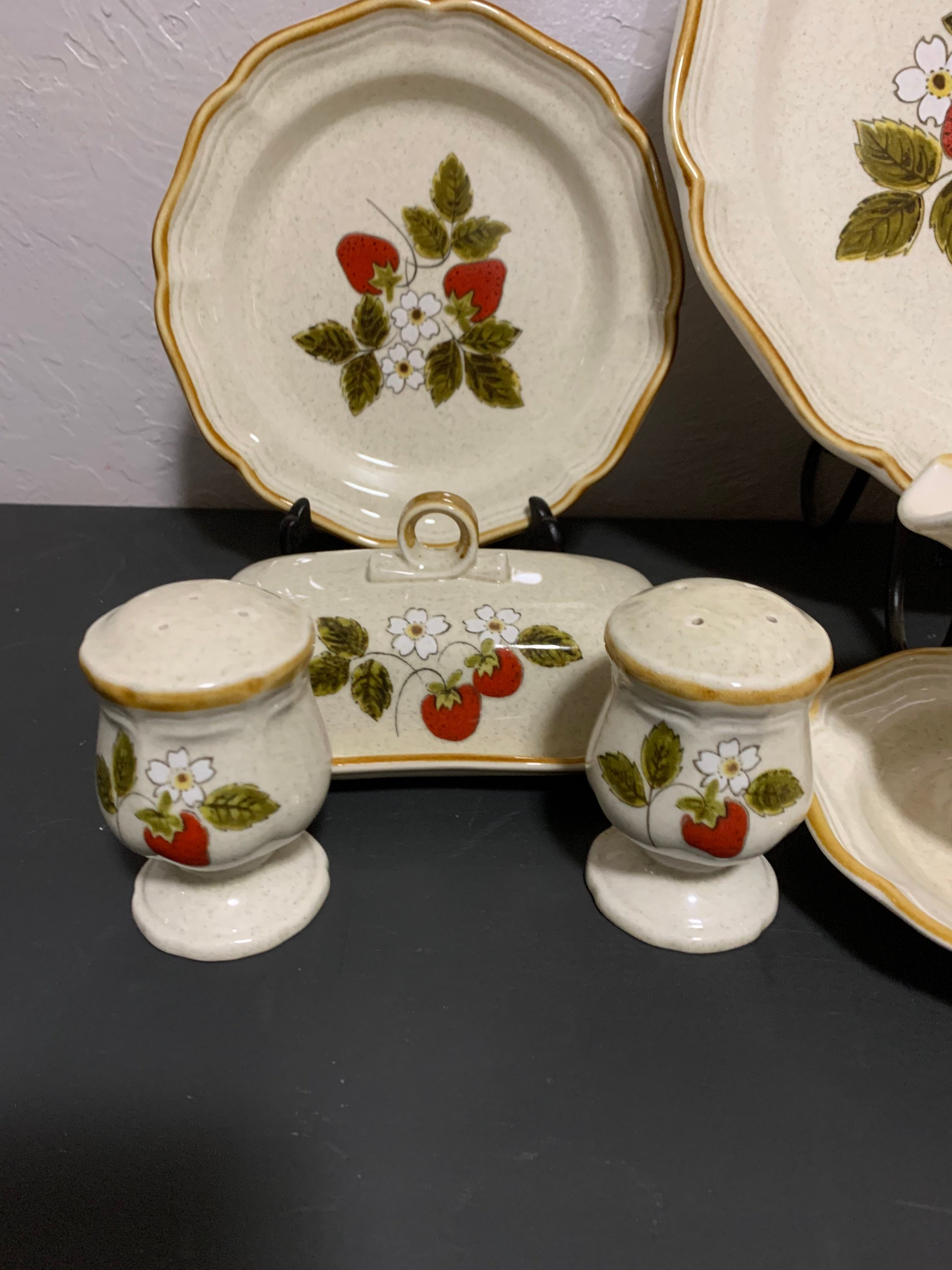 Mikasa Strawberry Festival EB801 - Etsy
