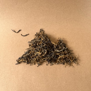 Handpicked Premium Tea - Aromatic Black Tea/ Lemon Leaf Black Tea/ Green Tea - 100g - wooden gift box option